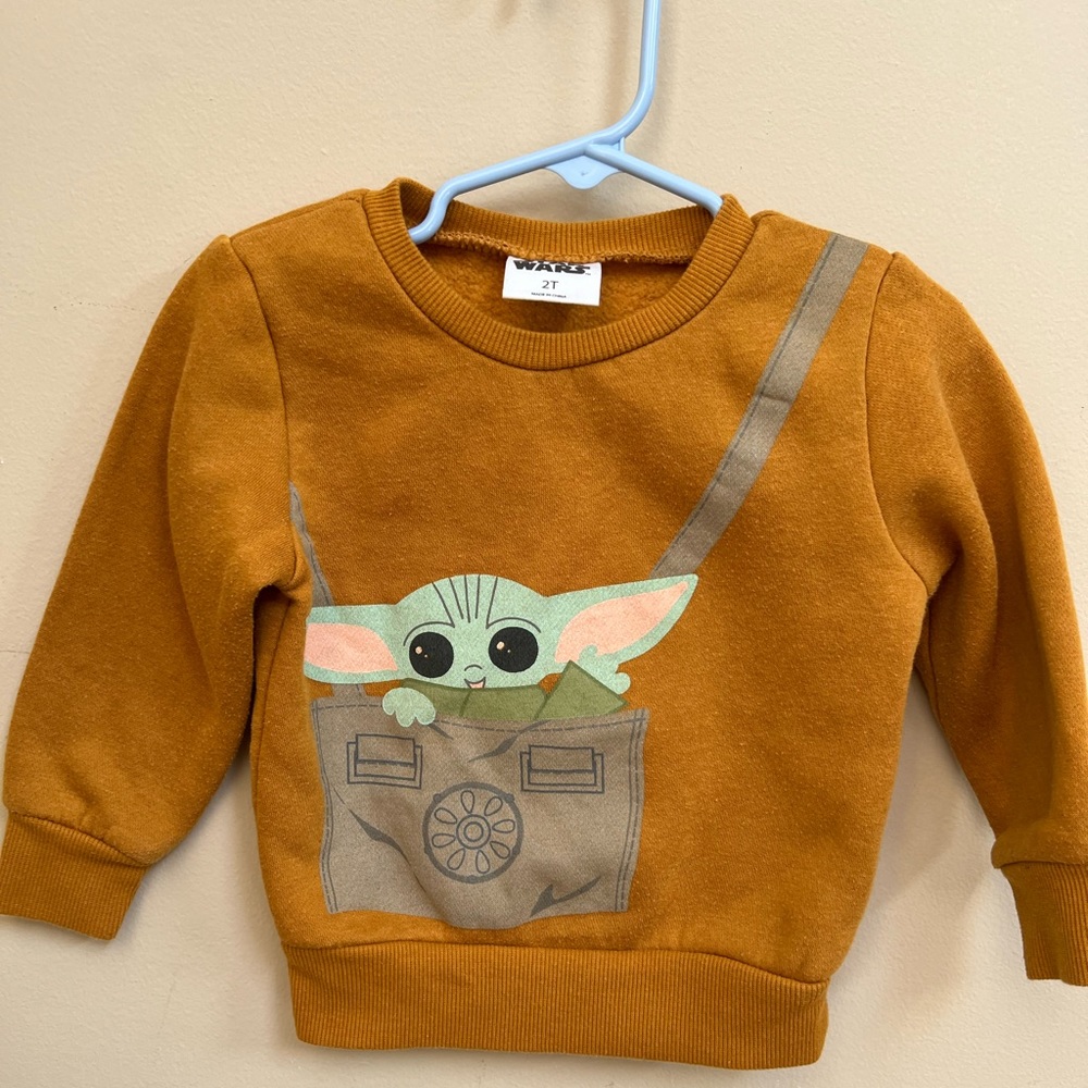 Star Wars Baby Yoda Sweatshirt. fleece-like fabric.